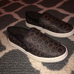 Black and Brown Calvin Klein Shoe Size 8